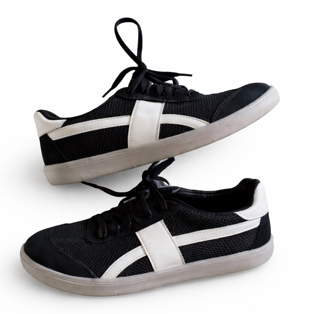 Eileen Fisher Black and Cream Sneakers